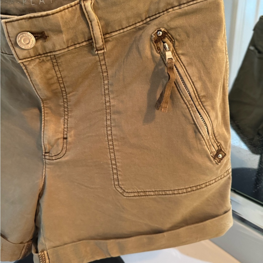 White House Black Market Tan Cargo Shorts Relaxed Fit - Picture 2 of 15